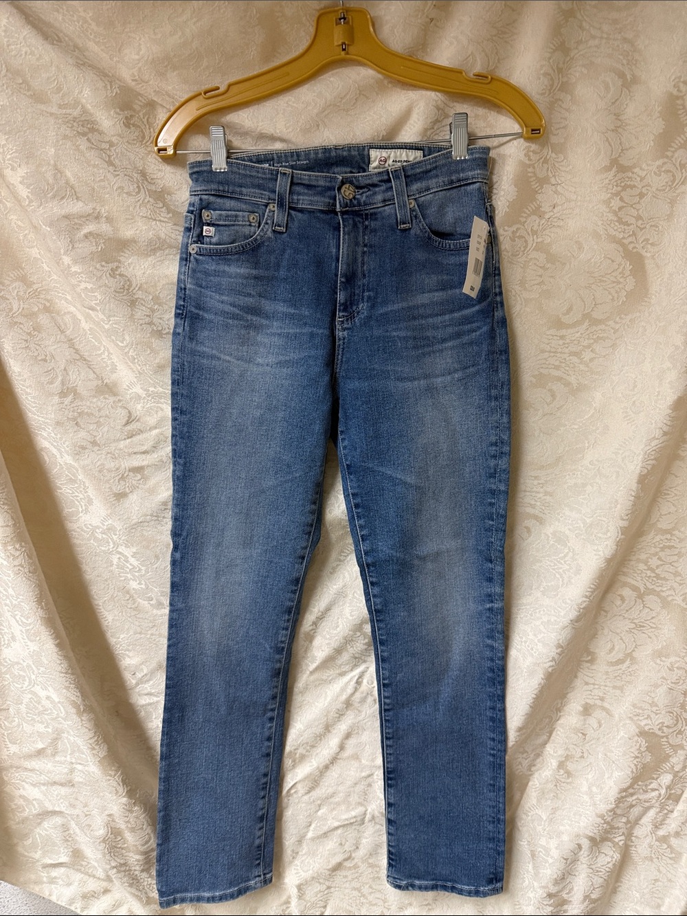 NWT AG Mari Crop High-Rise Slim Strait